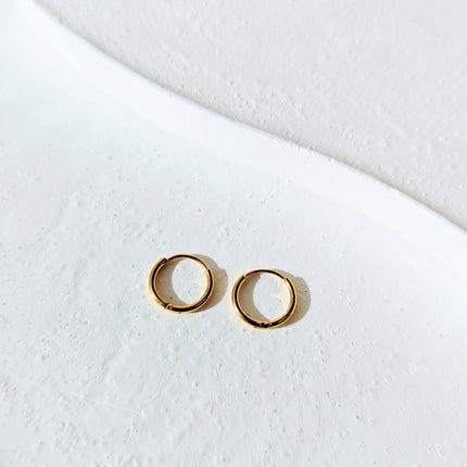 GOGO LUSH MINIMALIST SUPER MINI HUGGIE HOOPS